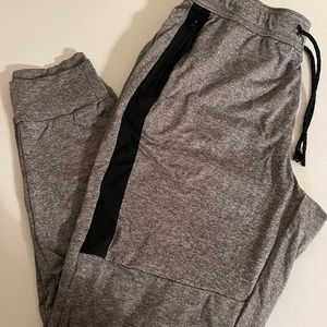 American Eagle - grey joggers